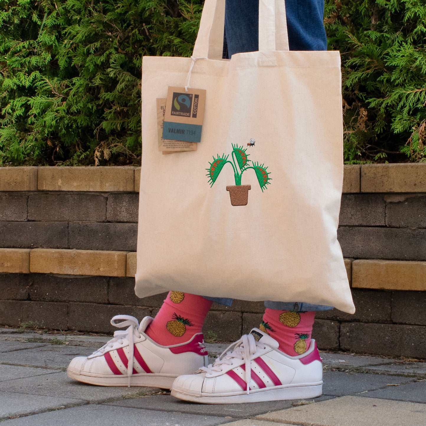 Venus Flytrap Embroidery Bag